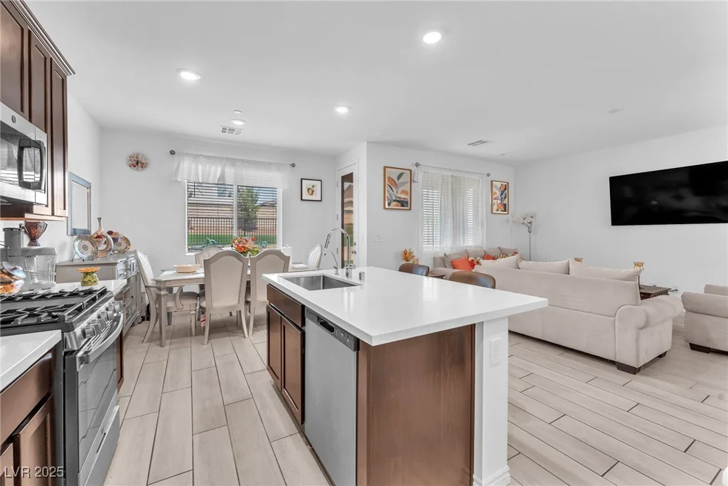 8879 Roadrunner Ravine, Las Vegas, NV 89166