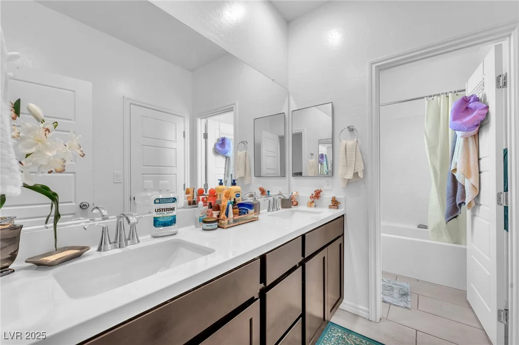 8879 Roadrunner Ravine, Las Vegas, NV 89166