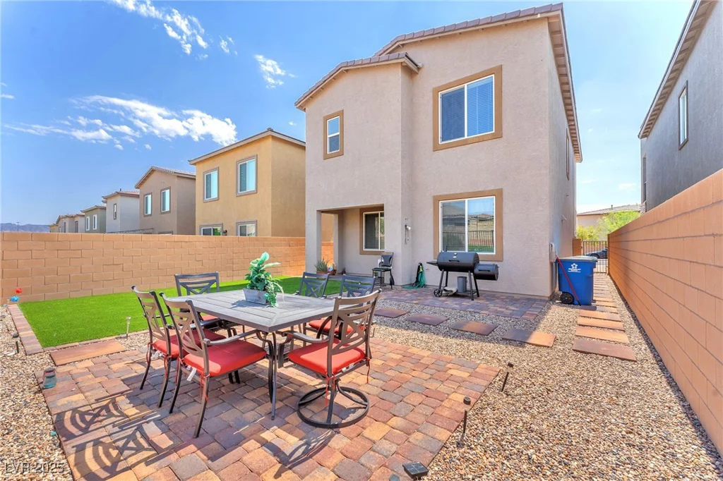 8879 Roadrunner Ravine, Las Vegas, NV 89166