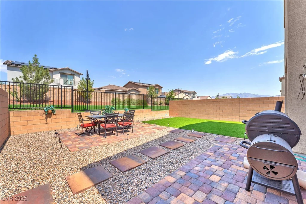 8879 Roadrunner Ravine, Las Vegas, NV 89166