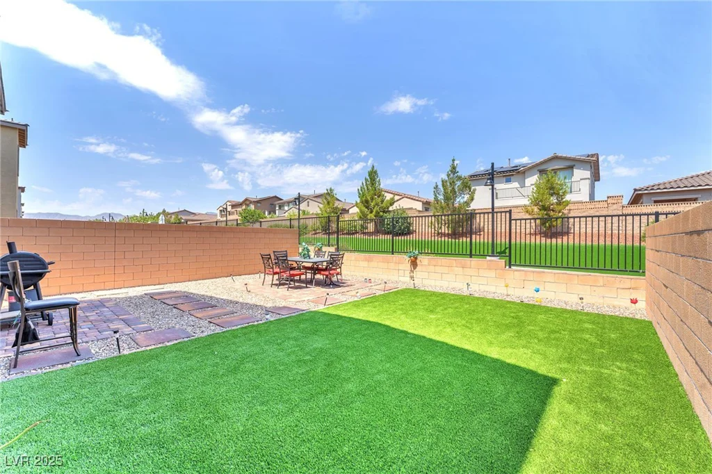 8879 Roadrunner Ravine, Las Vegas, NV 89166
