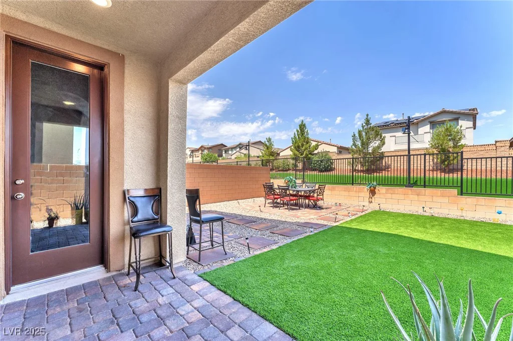 8879 Roadrunner Ravine, Las Vegas, NV 89166
