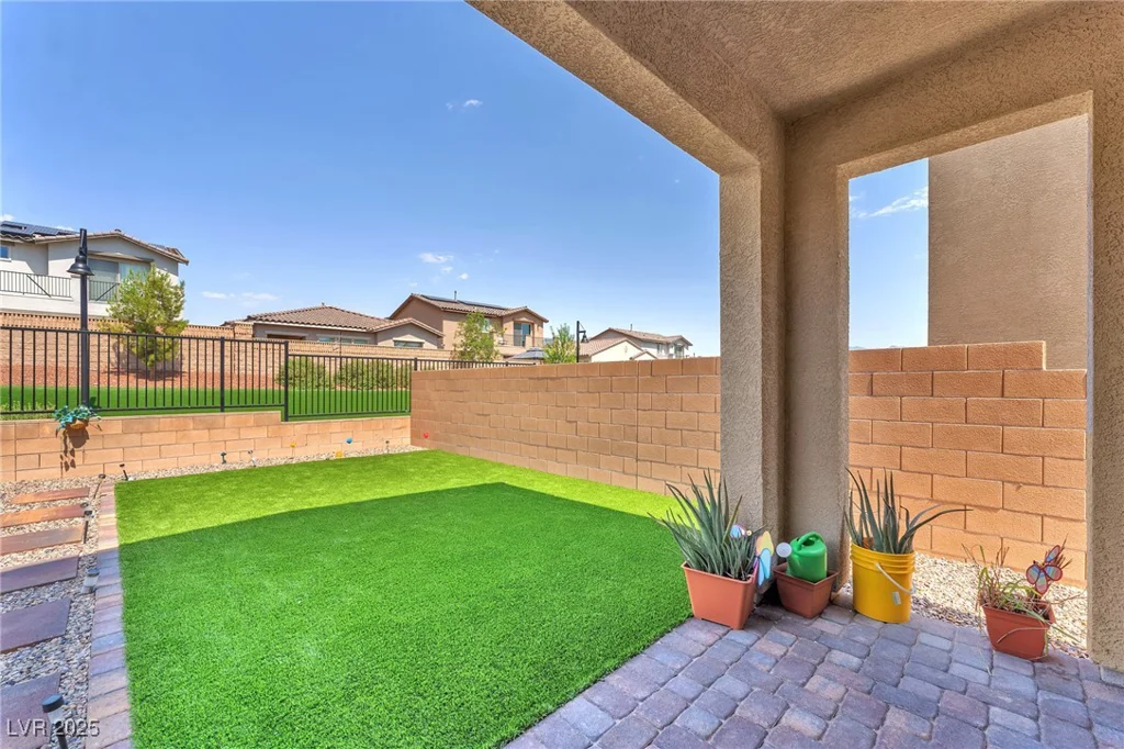 8879 Roadrunner Ravine, Las Vegas, NV 89166