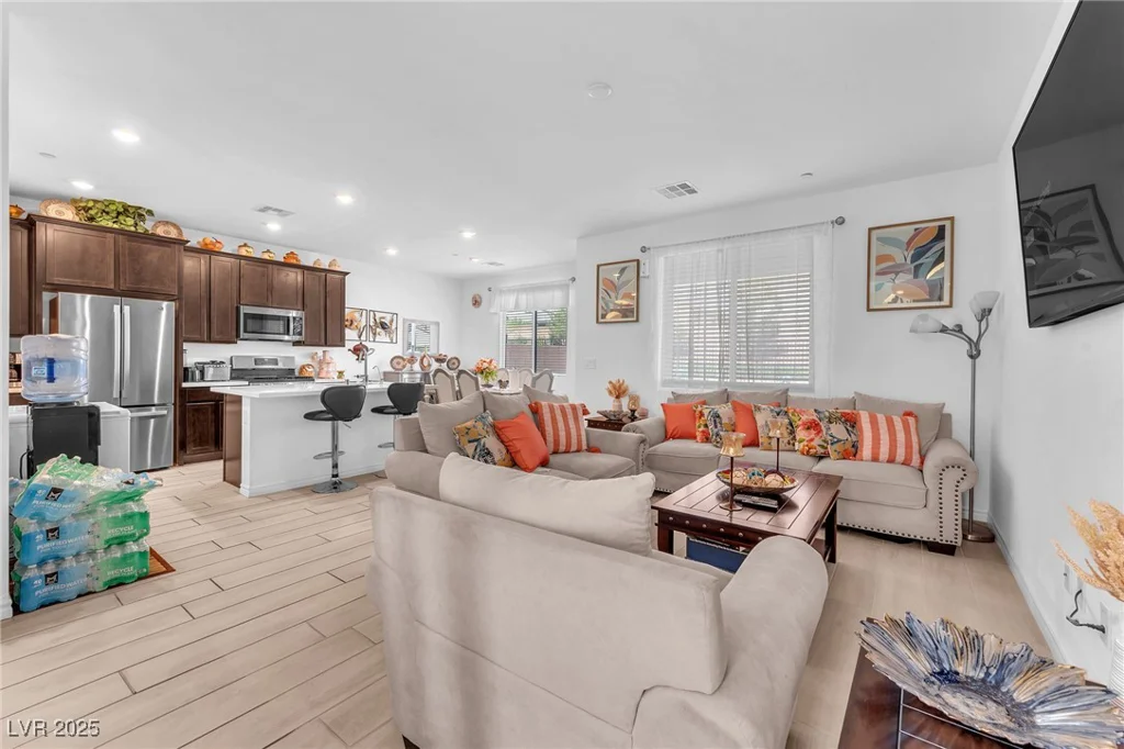 8879 Roadrunner Ravine, Las Vegas, NV 89166