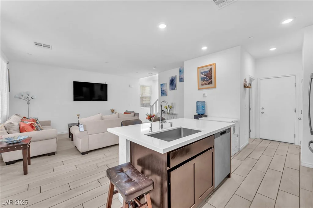 8879 Roadrunner Ravine, Las Vegas, NV 89166