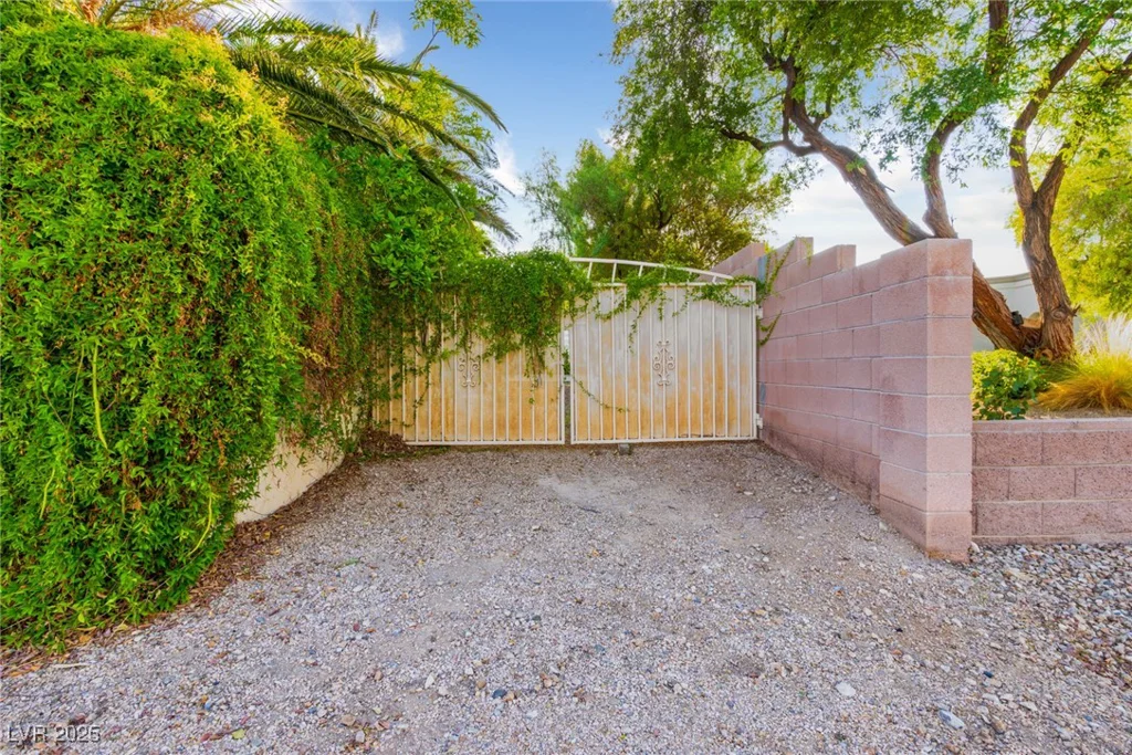 8120 Red Coach, Las Vegas, NV 89129