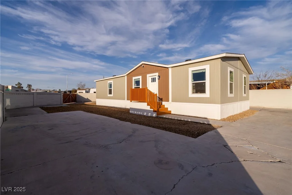 6138 Carey, Las Vegas, NV 89156