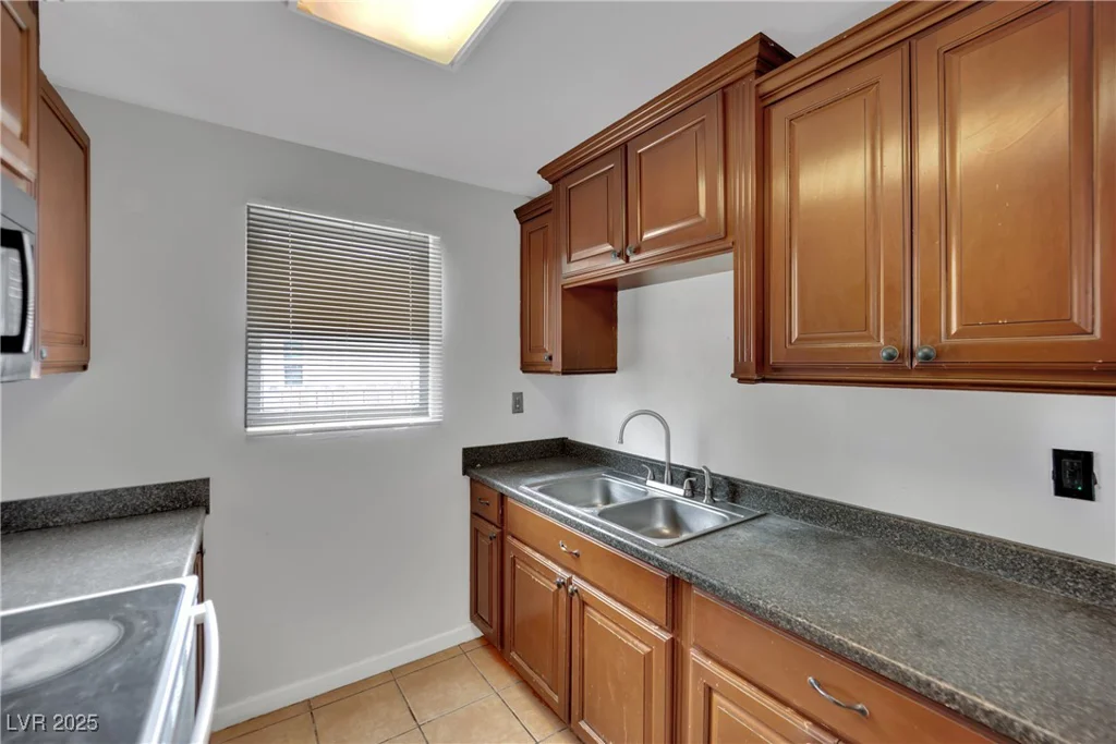 75 27th, Las Vegas, NV 89101