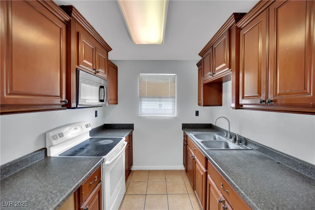 75 27th, Las Vegas, NV 89101