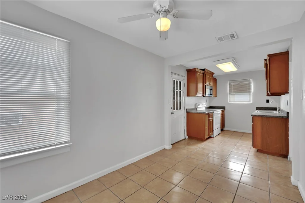 75 27th, Las Vegas, NV 89101