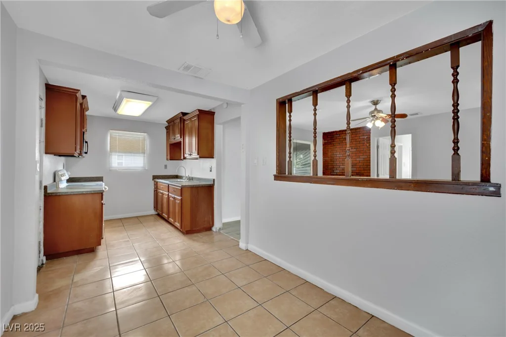 75 27th, Las Vegas, NV 89101