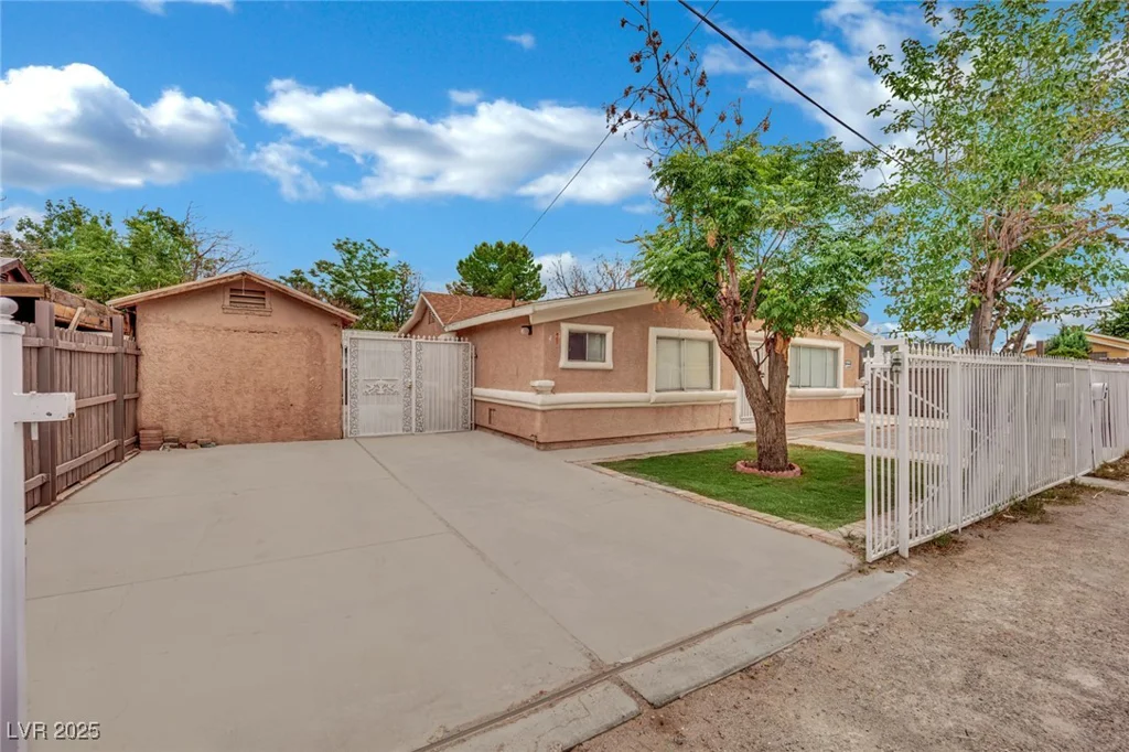 75 27th, Las Vegas, NV 89101
