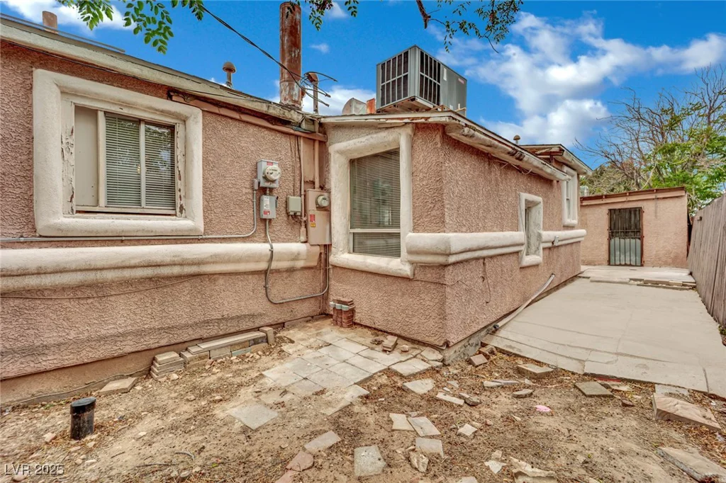 75 27th, Las Vegas, NV 89101