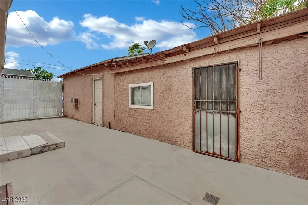 75 27th, Las Vegas, NV 89101