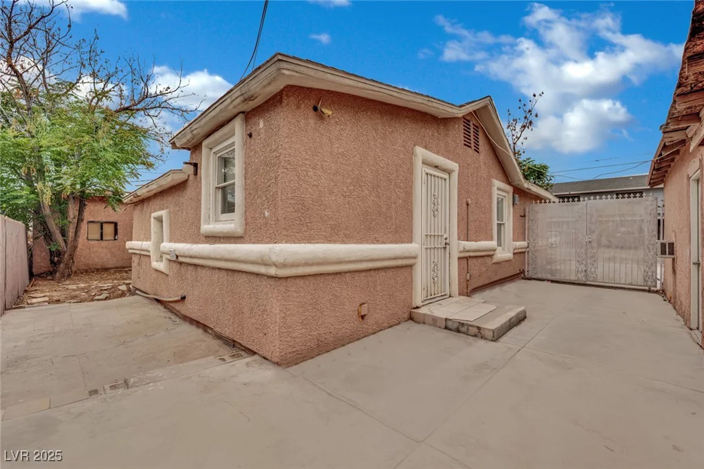 75 27th, Las Vegas, NV 89101