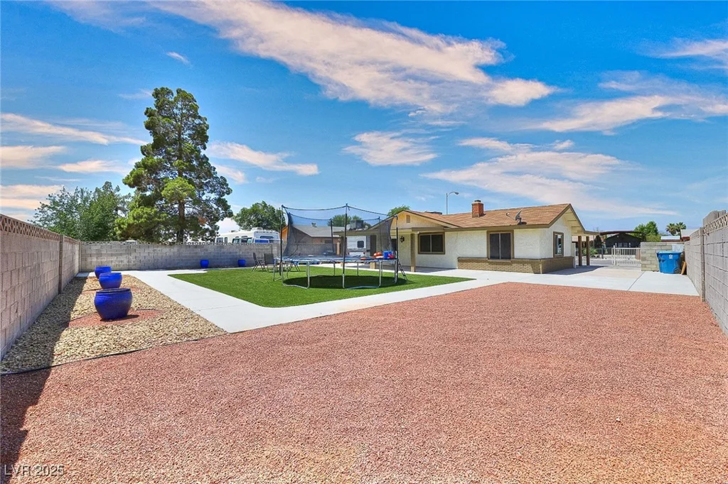706 Red Lake, Las Vegas, NV 89110
