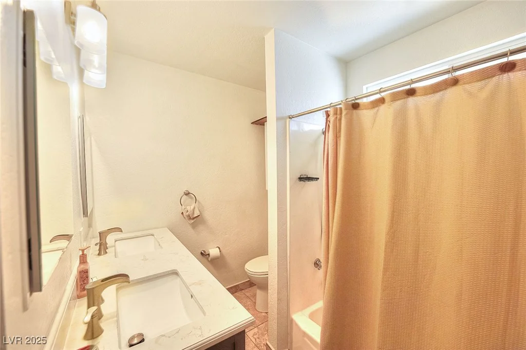 706 Red Lake, Las Vegas, NV 89110