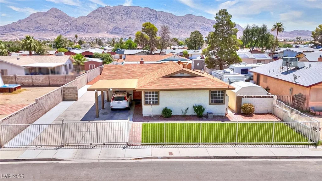 706 Red Lake, Las Vegas, NV 89110