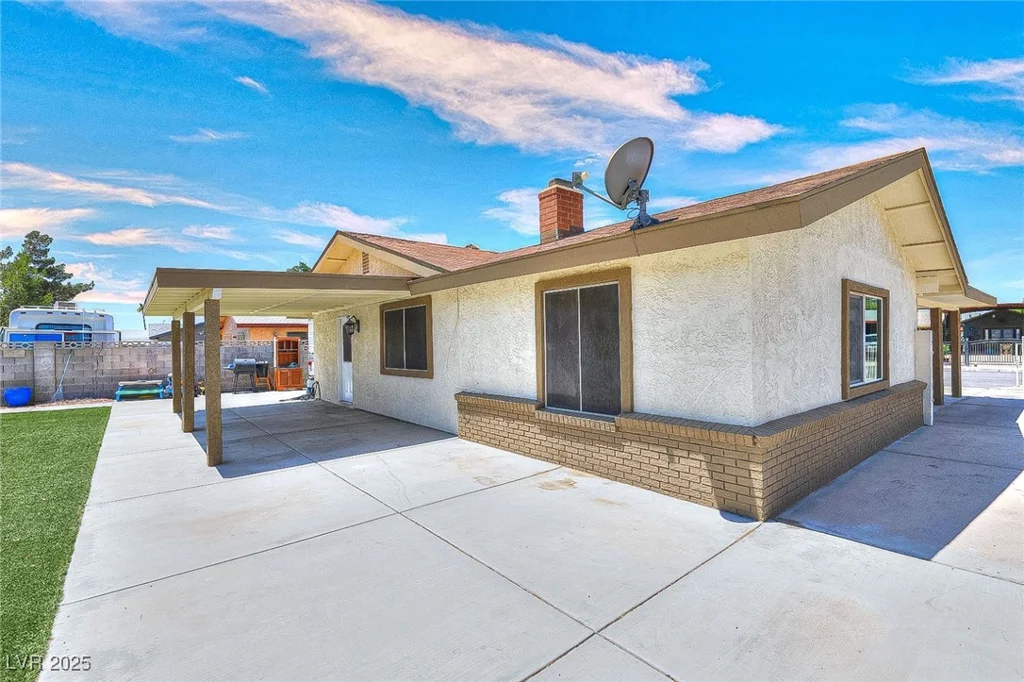 706 Red Lake, Las Vegas, NV 89110