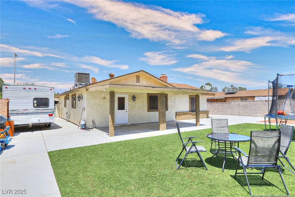706 Red Lake, Las Vegas, NV 89110