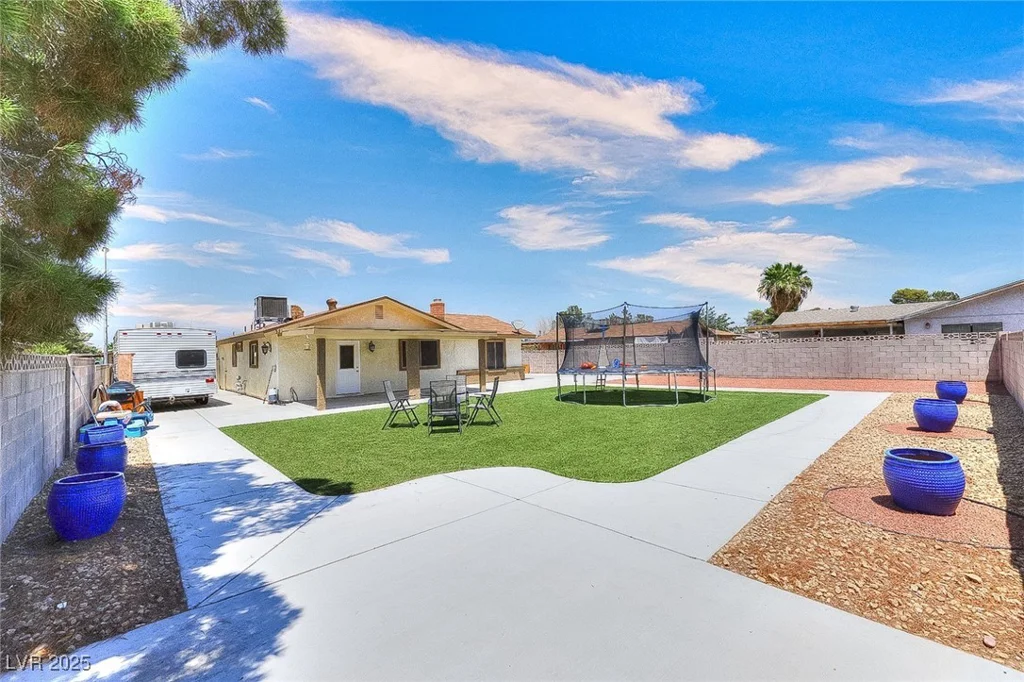 706 Red Lake, Las Vegas, NV 89110
