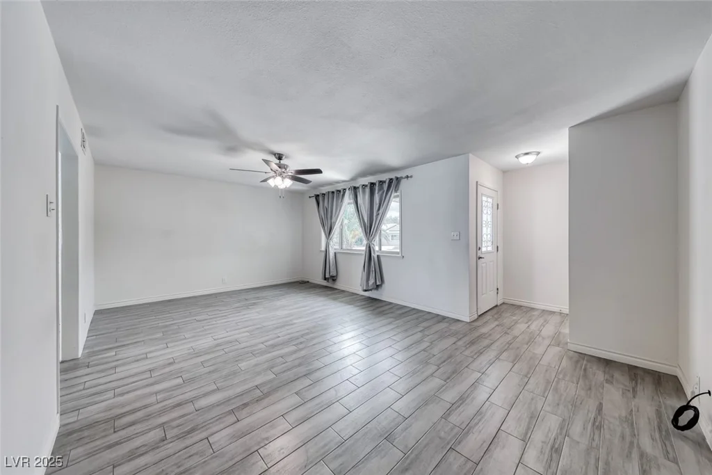 720 McDermit, Las Vegas, NV 89107