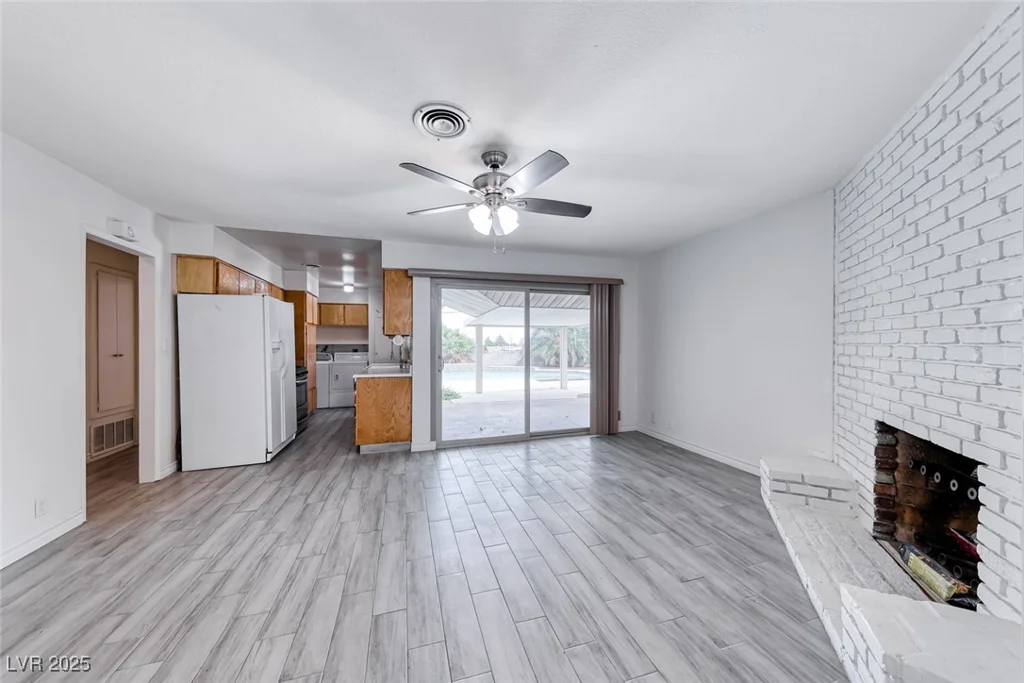 720 McDermit, Las Vegas, NV 89107