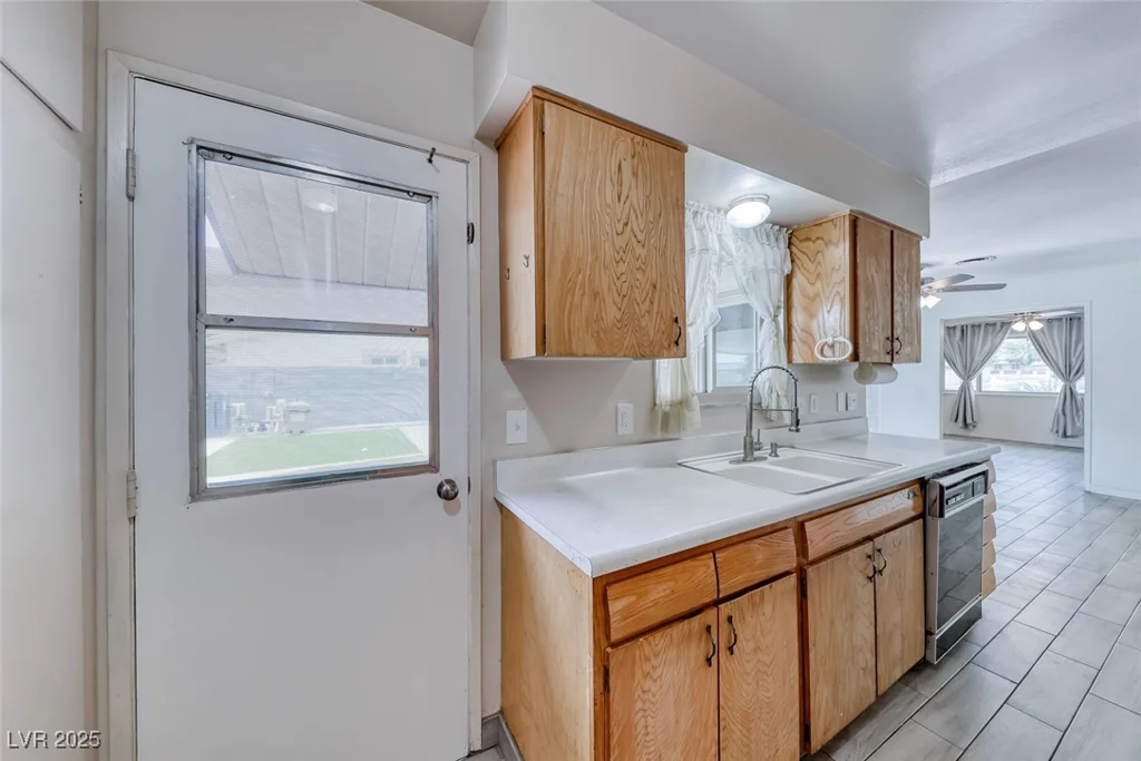 720 McDermit, Las Vegas, NV 89107
