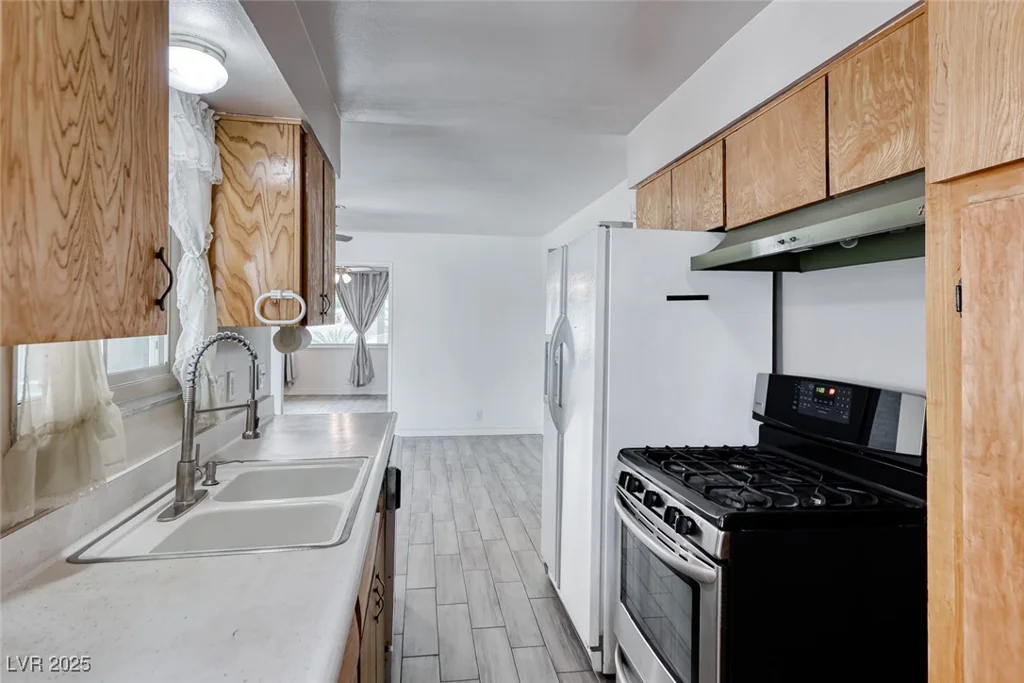 720 McDermit, Las Vegas, NV 89107
