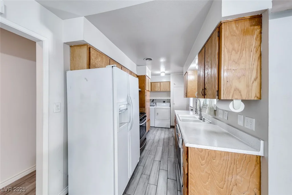 720 McDermit, Las Vegas, NV 89107