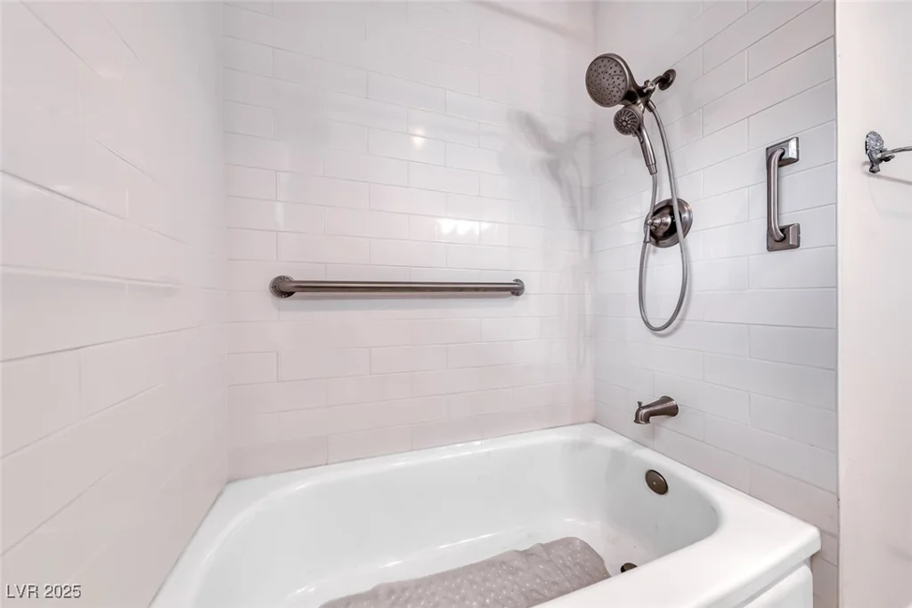 720 McDermit, Las Vegas, NV 89107