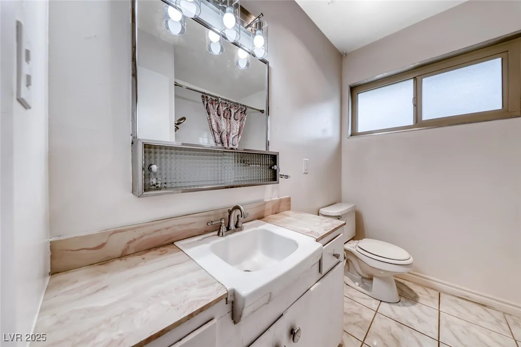 720 McDermit, Las Vegas, NV 89107