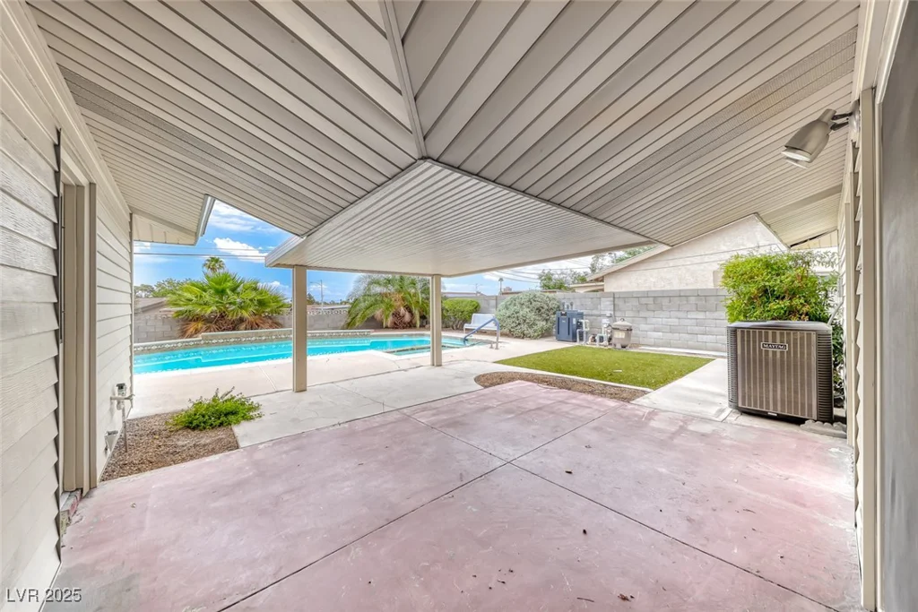 720 McDermit, Las Vegas, NV 89107
