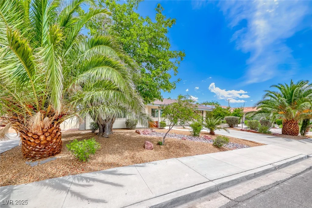 720 McDermit, Las Vegas, NV 89107