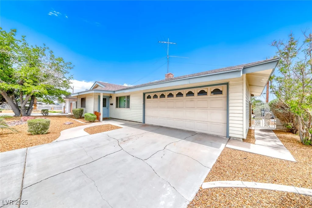 720 McDermit, Las Vegas, NV 89107