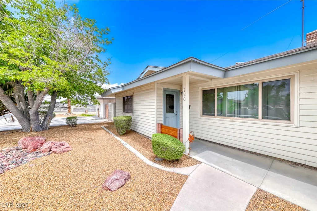 720 McDermit, Las Vegas, NV 89107