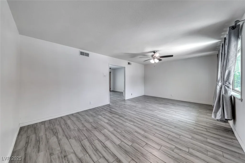720 McDermit, Las Vegas, NV 89107