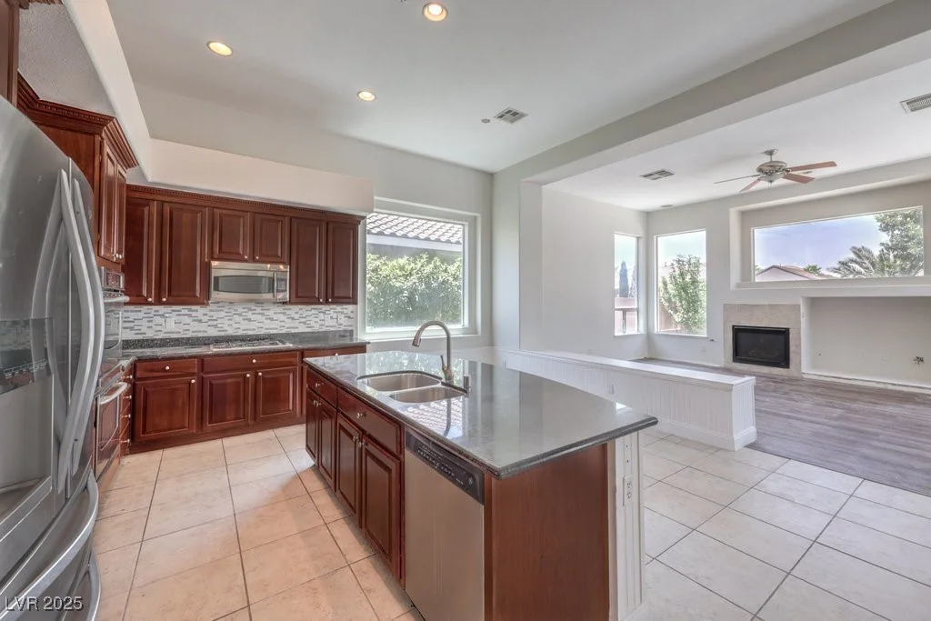 6821 SLEEPY PINE, Las Vegas, NV 89130