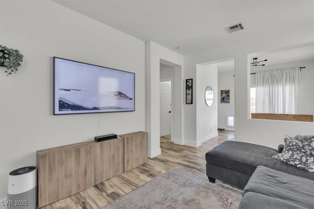 7706 Crystal Village, Las Vegas, NV 89113