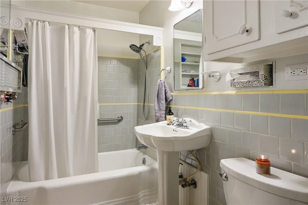1115 Melville, Las Vegas, NV 89102