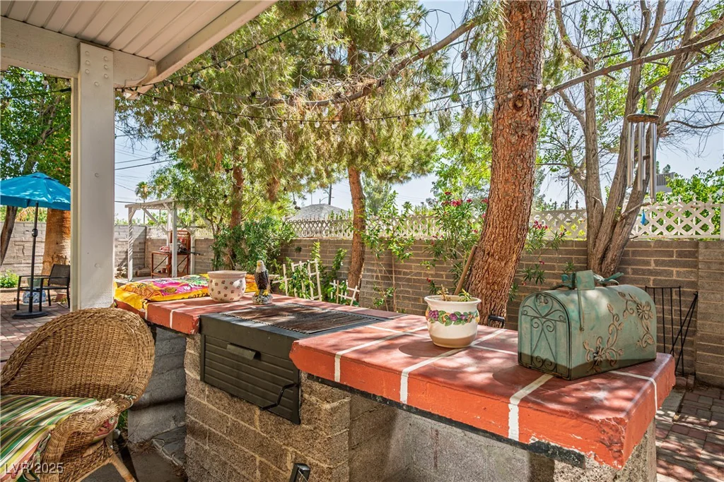 1115 Melville, Las Vegas, NV 89102