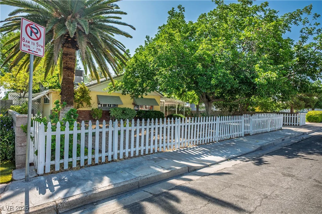 1115 Melville, Las Vegas, NV 89102