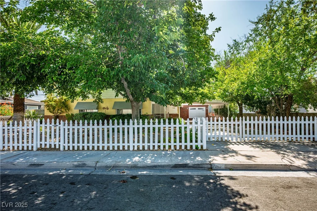 1115 Melville, Las Vegas, NV 89102