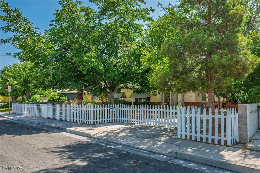 1115 Melville, Las Vegas, NV 89102