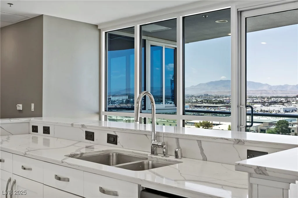 4575 Dean Martin, Las Vegas, NV 89103
