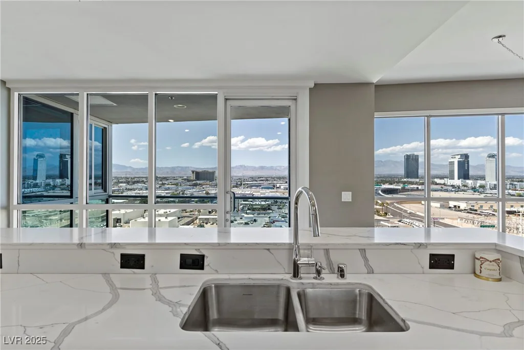 4575 Dean Martin, Las Vegas, NV 89103