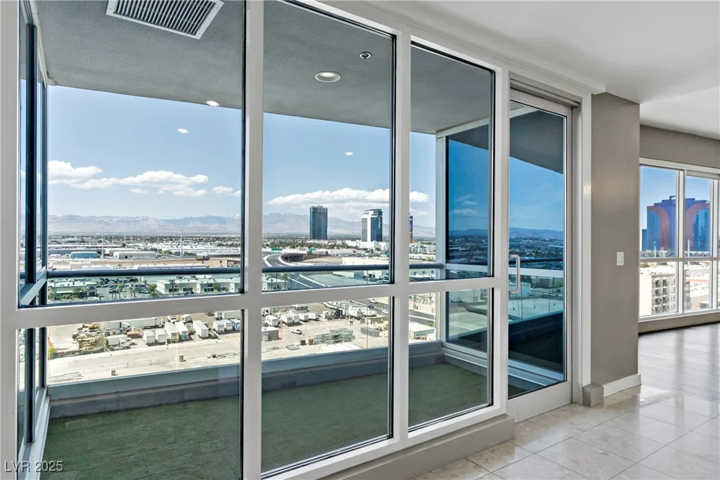 4575 Dean Martin, Las Vegas, NV 89103