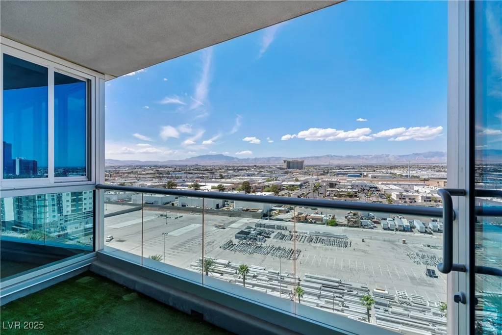 4575 Dean Martin, Las Vegas, NV 89103