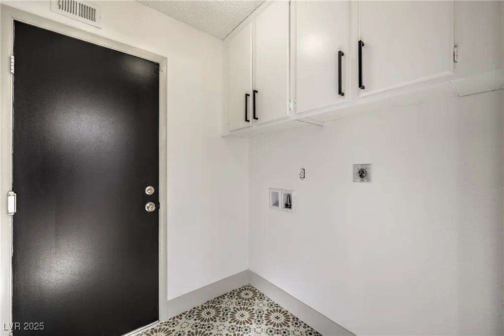 5825 Bent Branch, Las Vegas, NV 89142