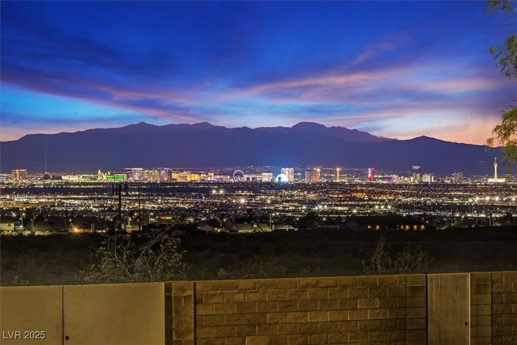156 Parawan, Henderson, NV 89015